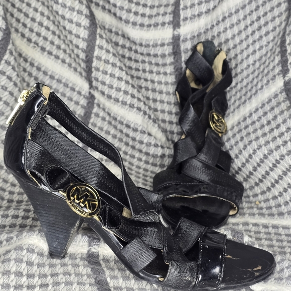 Michael Kors Karina Cross-Strap  Sandal Cone Heel Black W Gold  Logo -8M - Picture 1 of 8